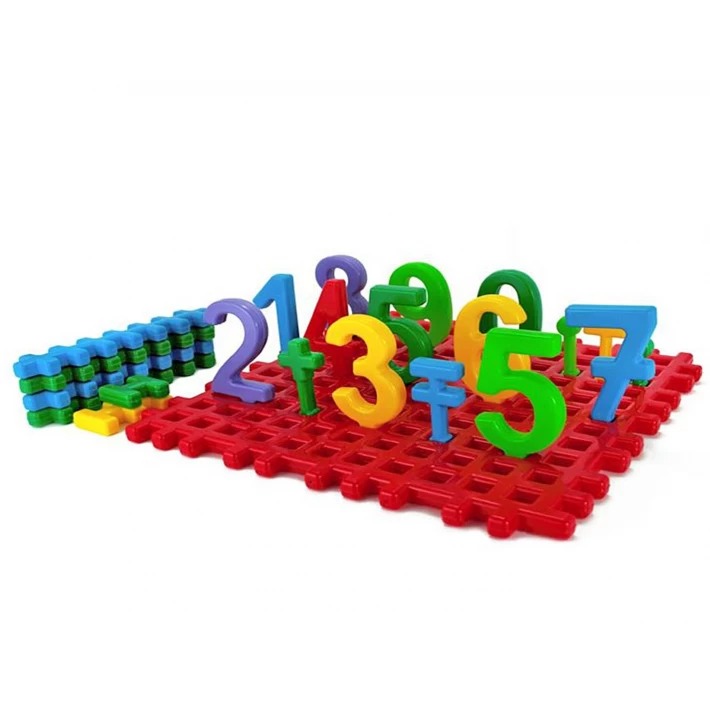 Детски конструктор с цифри и аритметични знаци